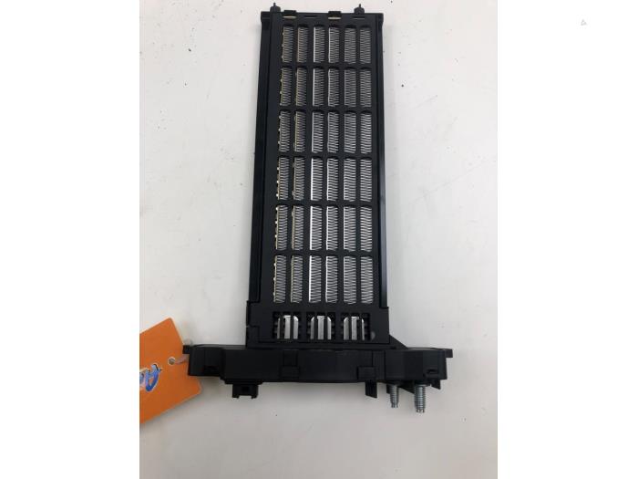 Begagnade Värmeelement Mercedes EQV 300 Pris € 61,95 Marginaltabell erbjuds av Wessel Parts & Service B.V.