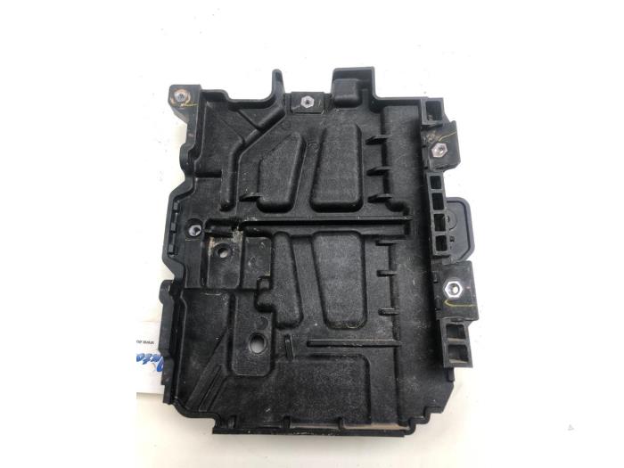 Caja de batería de un Kia Ceed (CDB5/CDBB) 1.4i 16V 2019