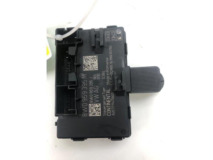 Używane Modul centralnego zamka Audi A5 Sportback (F5A/F5F) 2.0 35 TFSI Mild Hybrid 16V Cena € 51,45 Procedura marży oferowane przez Wessel Parts & Service B.V.