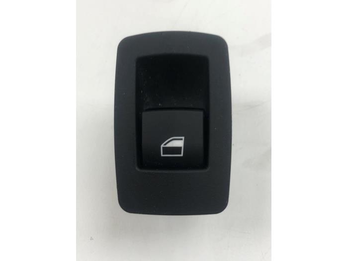 Usados Interruptor de ventanilla eléctrica BMW X2 (F39) sDrive 18i 1.5 12V TwinPower Turbo Precio € 26,25 Norma de margen ofrecido por Wessel Parts & Service B.V.