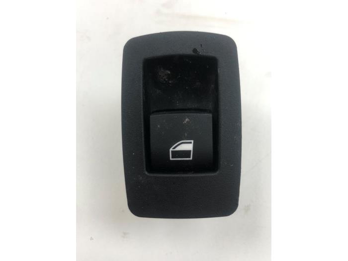 Usados Interruptor de ventanilla eléctrica BMW X2 (F39) sDrive 18i 1.5 12V TwinPower Turbo Precio € 26,25 Norma de margen ofrecido por Wessel Parts & Service B.V.