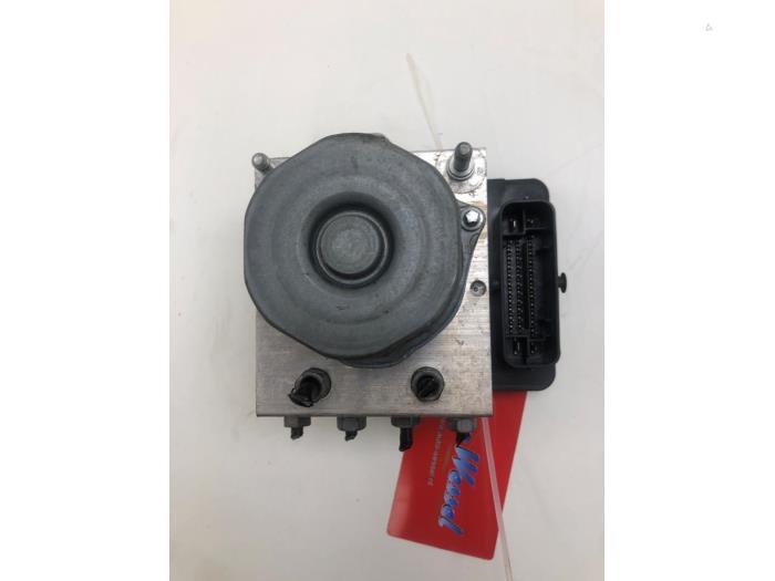 Używane Pompa ABS Opel Adam 1.2 16V Cena € 82,95 Procedura marży oferowane przez Wessel Parts & Service B.V.