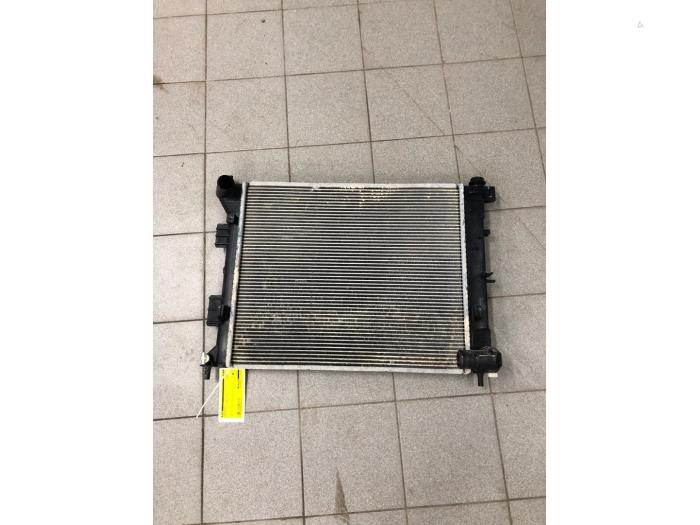 Usagé Radiateur Kia Cee'd (JDB5) 1.4 CRDi 16V Prix € 82,95 Règlement à la marge proposé par Wessel Parts & Service B.V.