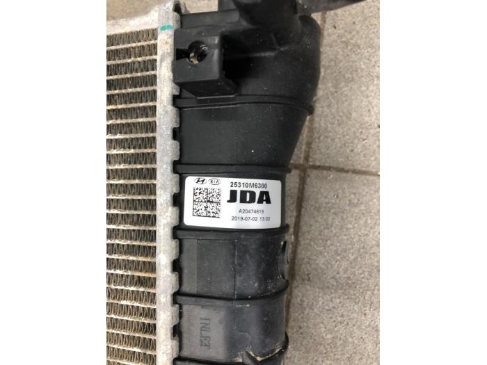 Usagé Radiateur Kia Ceed (CDB5/CDBB) 1.6 CRDi 16V 115 Prix € 208,95 Règlement à la marge proposé par Wessel Parts & Service B.V.