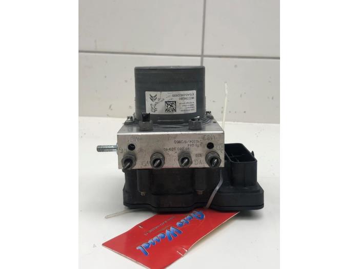 ABS Pumpe van een Opel Vivaro 2.0 CDTI 122 2021
