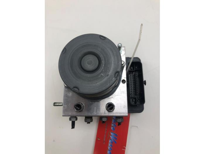 Begagnade ABS-pump Opel Vivaro 2.0 CDTI 122 Pris € 156,45 Marginaltabell erbjuds av Wessel Parts & Service B.V.