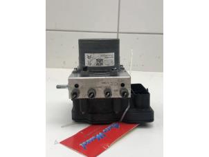 ABS Pumpe van een Opel Vivaro 2.0 CDTI 122 2021