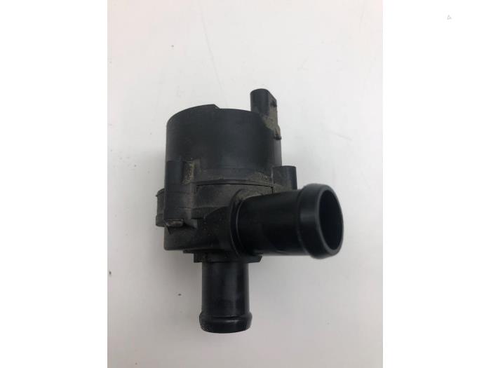 Używane Pompa wodna Volkswagen Touran (5T1) 1.4 TSI Cena € 40,95 Procedura marży oferowane przez Wessel Parts & Service B.V.