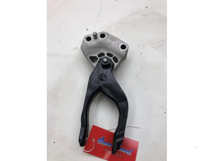 Used Engine mount Opel Astra K Sports Tourer 1.2 Turbo 12V Price € 40,95 Margin scheme offered by Wessel Parts & Service B.V.