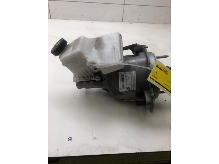 Usagé Servo frein Opel Grandland (X) 1.6 Turbo 16V Hybrid4 Prix € 471,45 Règlement à la marge proposé par Wessel Parts & Service B.V.