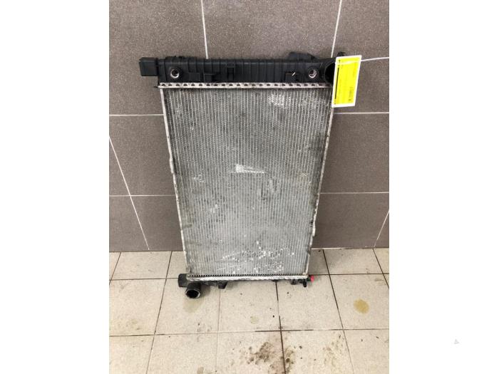 Usagé Radiateur Mercedes C Combi (S203) 1.8 C-180K 16V Prix € 61,95 Règlement à la marge proposé par Wessel Parts & Service B.V.