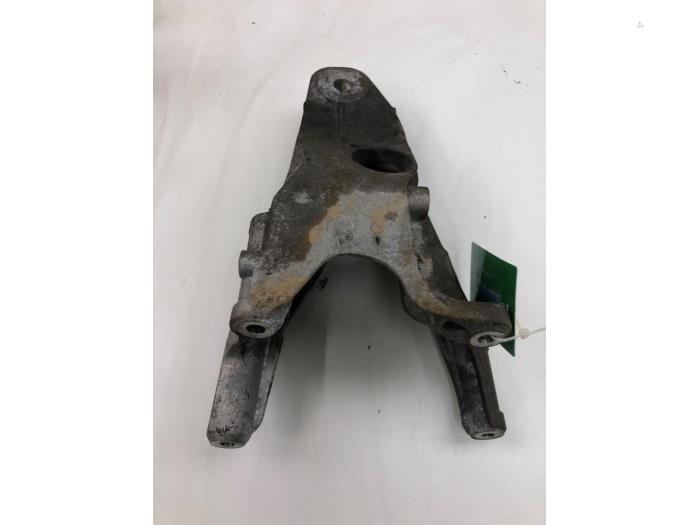 Used Engine mount Volkswagen Transporter T6 2.0 TDI Price € 51,45 Margin scheme offered by Wessel Parts & Service B.V.