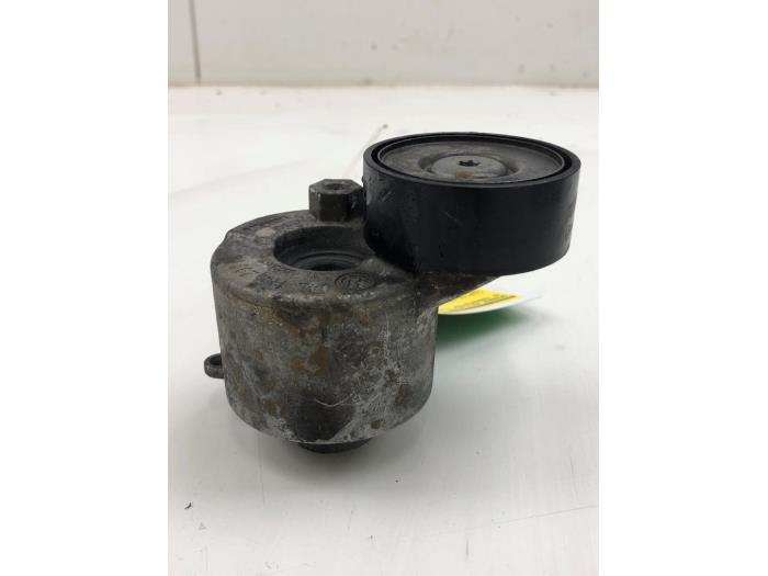 Spanrolle multiriem van een Volkswagen Transporter T6 2.0 TDI 2021