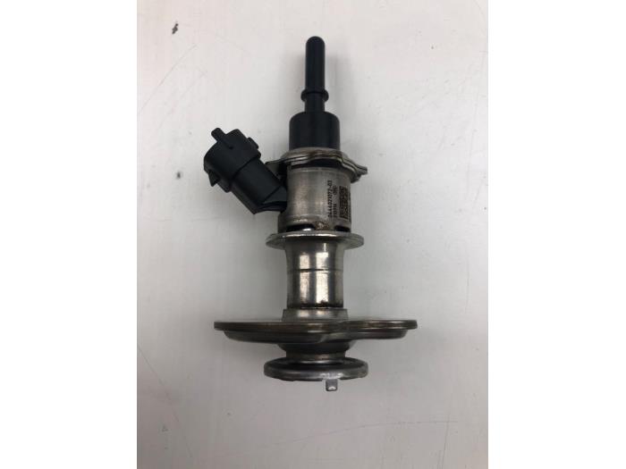Usados Inyector Adblue Skoda Octavia Combi (NXAC) 2.0 TDI GreenTec 16V Precio € 93,45 Norma de margen ofrecido por Wessel Parts & Service B.V.