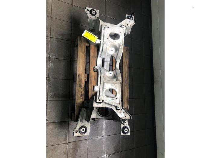 Begagnade Underram Opel Grandland (X) 1.6 Turbo 16V Hybrid4 Pris € 418,95 Marginaltabell erbjuds av Wessel Parts & Service B.V.