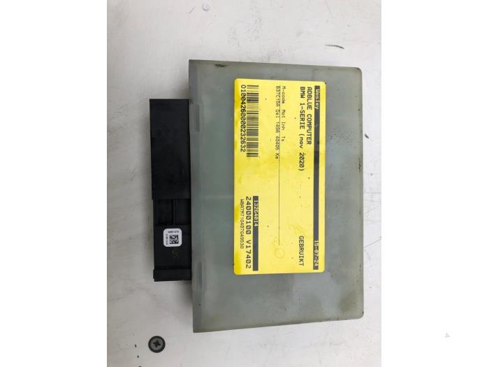 Usagé Boitier Adblue BMW 1 serie (F40) 116d 1.5 12V TwinPower Prix € 103,95 Règlement à la marge proposé par Wessel Parts & Service B.V.