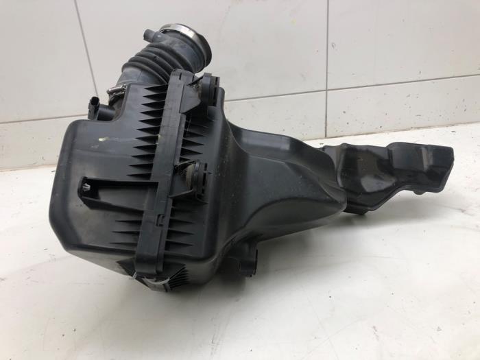 Begagnade Luftfilterhus Mazda CX-30 (DM) 2.0 e-SkyActiv-G 122 16V Pris € 208,95 Marginaltabell erbjuds av Wessel Parts & Service B.V.