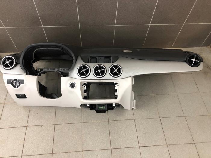 Używane Panel Mercedes B (W246/W242) 1.6 B-200 BlueEFFICIENCY Turbo 16V Cena € 523,95 Procedura marży oferowane przez Wessel Parts & Service B.V.