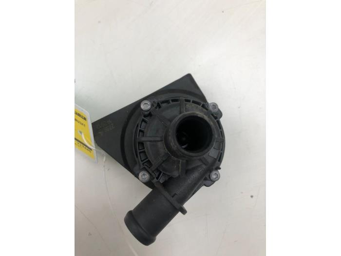 Begagnade Vattenpump Skoda Octavia Combi (NXAC) 1.5 TSI 16V Pris € 40,95 Marginaltabell erbjuds av Wessel Parts & Service B.V.