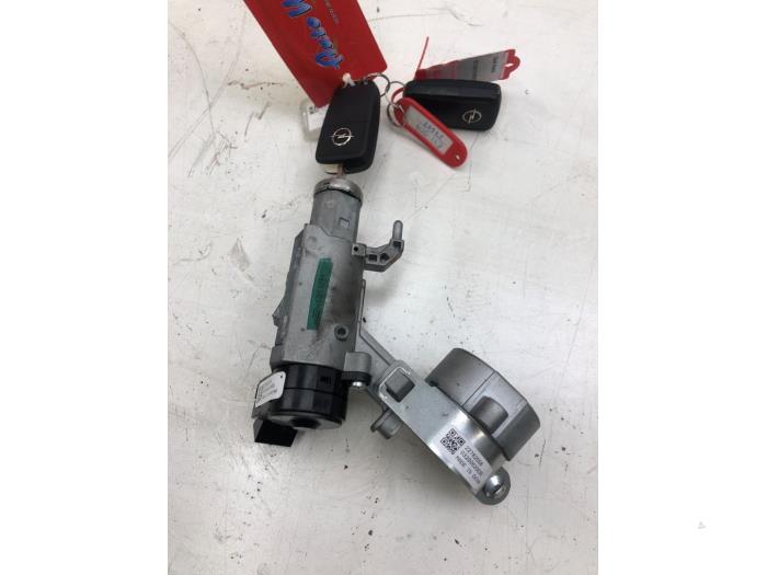 Begagnade Fjärrkontrollset Opel Astra J (PC6/PD6/PE6/PF6) 1.4 Turbo 16V Pris € 61,95 Marginaltabell erbjuds av Wessel Parts & Service B.V.