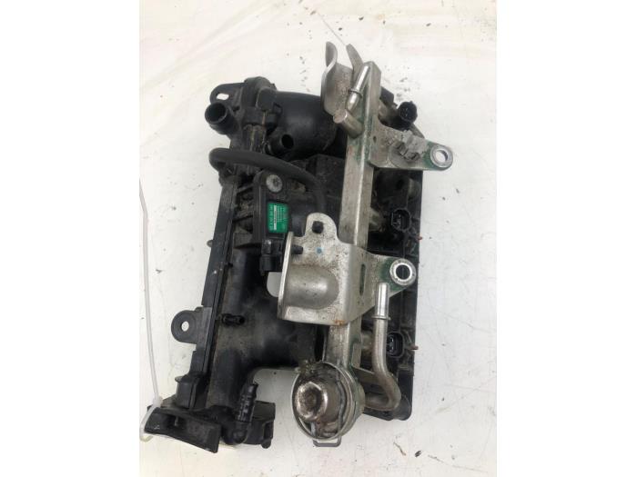 Używane Kolektor dolotowy Dacia Sandero II 0.9 TCE 12V Cena € 131,25 Procedura marży oferowane przez Wessel Parts & Service B.V.