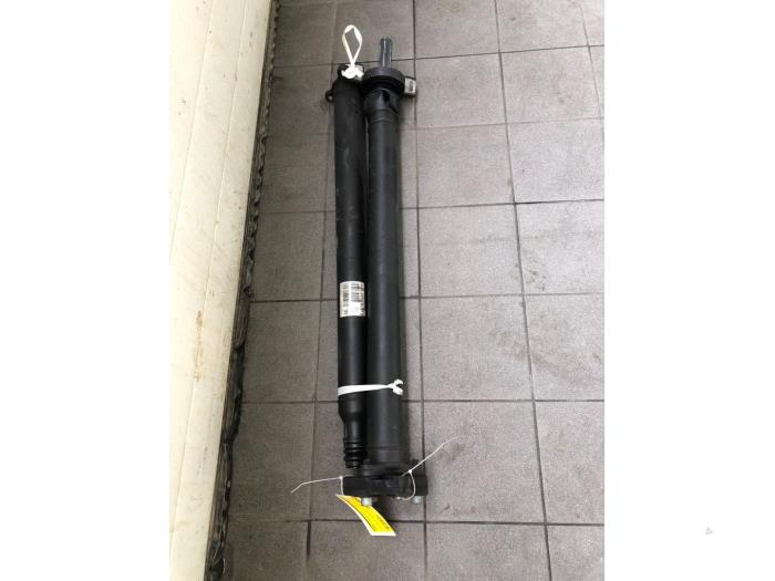 Gebrauchte Zwischenachse Mercedes C Estate (S205) C-200 BlueTEC, C-200 d 1.6 16V Preis € 236,25 Margenregelung angeboten von Wessel Parts & Service B.V.