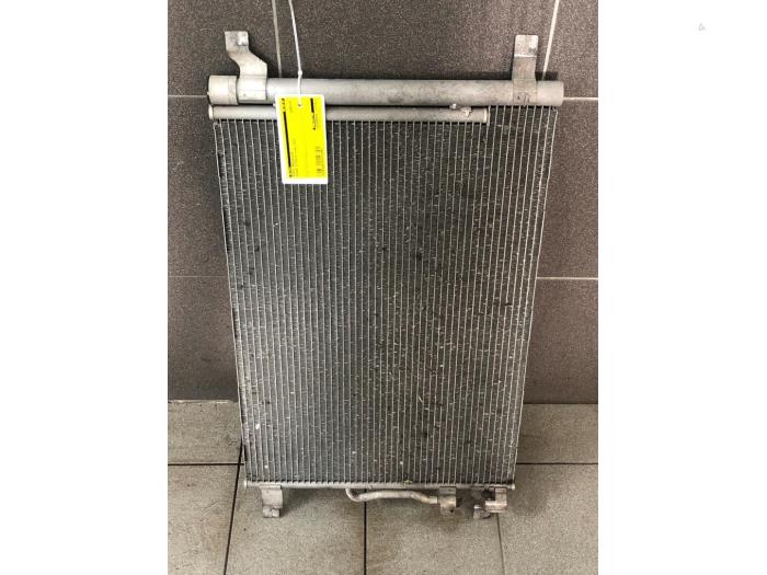 Usagé Radiateur clim Skoda Octavia Combi (5EAC) 1.0 TSI 12V Prix € 103,95 Règlement à la marge proposé par Wessel Parts & Service B.V.