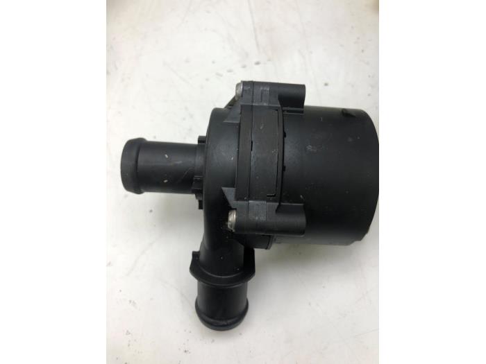 Begagnade Vattenpump Seat Arona (KJX) 1.0 TSI 12V Pris € 40,95 Marginaltabell erbjuds av Wessel Parts & Service B.V.