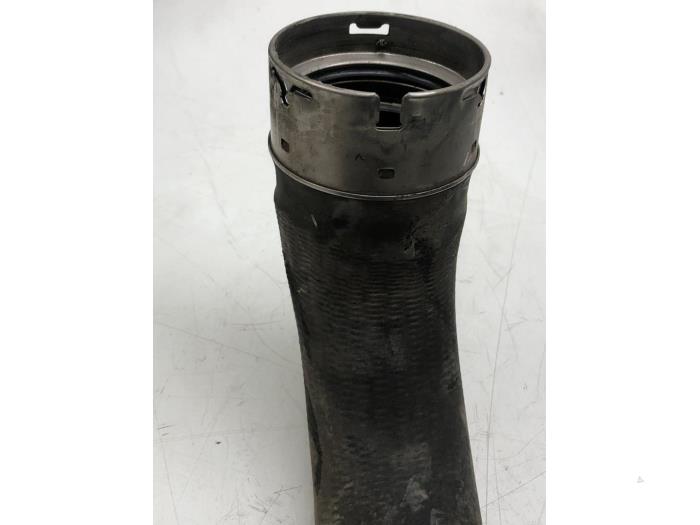 Intercooler Schlauch van een Opel Astra K 1.4 Turbo 16V 2019