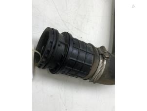 Intercooler Schlauch van een Opel Astra K 1.4 Turbo 16V 2019