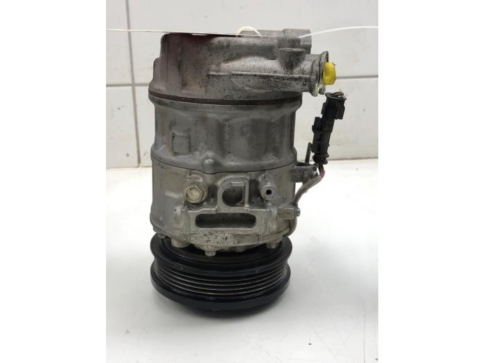 Usagé Pompe clim Opel Astra K 1.4 Turbo 16V Prix € 103,95 Règlement à la marge proposé par Wessel Parts & Service B.V.
