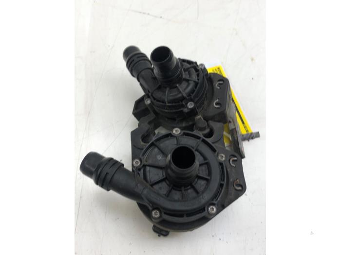 Używane Pompa wodna Opel Grandland (X) 1.6 Turbo 16V Hybrid4 Cena € 131,25 Procedura marży oferowane przez Wessel Parts & Service B.V.