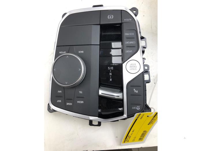 Używane Przycisk I-Drive BMW 3 serie Touring (G21) 320d 2.0 TwinPower Turbo 16V Mild Hybrid Cena € 628,95 Procedura marży oferowane przez Wessel Parts & Service B.V.
