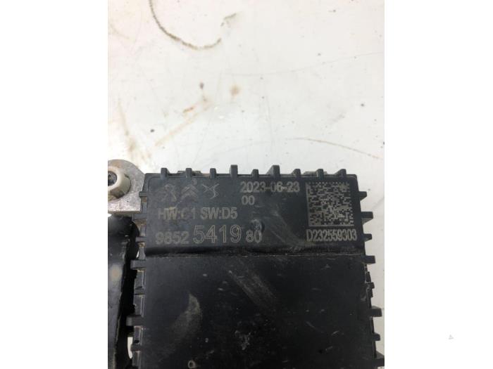 Begagnade Radarsensor Jeep Avenger 1.2 GSE T3 Pris € 236,25 Marginaltabell erbjuds av Wessel Parts & Service B.V.