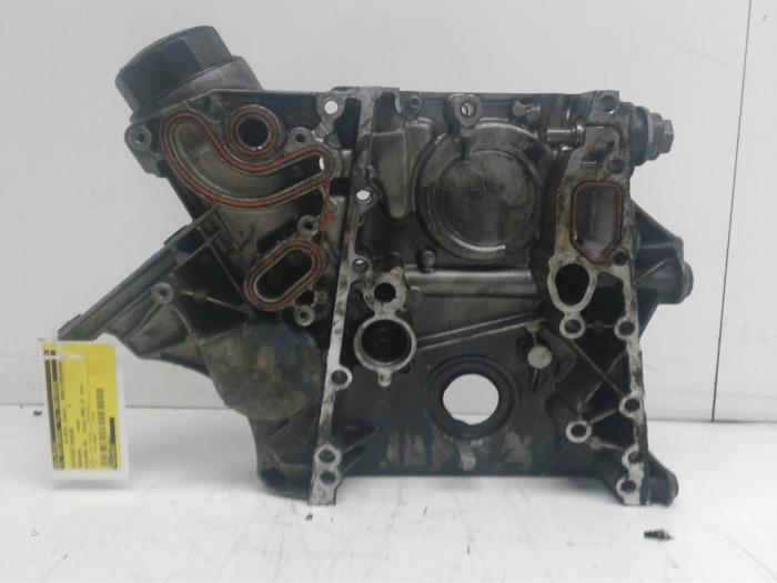 Usagé Couvercle de distribution Mercedes E (W211) 2.2 E-220 CDI 16V Prix € 93,45 Règlement à la marge proposé par Wessel Parts & Service B.V.