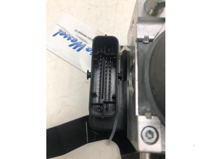 Używane Pompa ABS Mitsubishi ASX 1.6 MIVEC 16V Cena € 236,25 Procedura marży oferowane przez Wessel Parts & Service B.V.