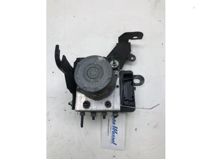 Usagé Pompe ABS Toyota ProAce 1.5 D-4D 120 16V Prix € 156,45 Règlement à la marge proposé par Wessel Parts & Service B.V.