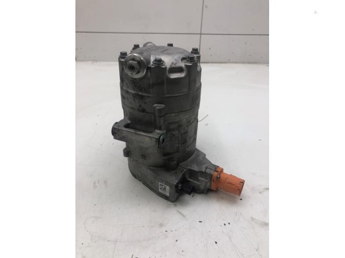 Usagé Compresseur de clim Opel Grandland (X) 1.6 Turbo 16V Hybrid4 Prix € 628,95 Règlement à la marge proposé par Wessel Parts & Service B.V.