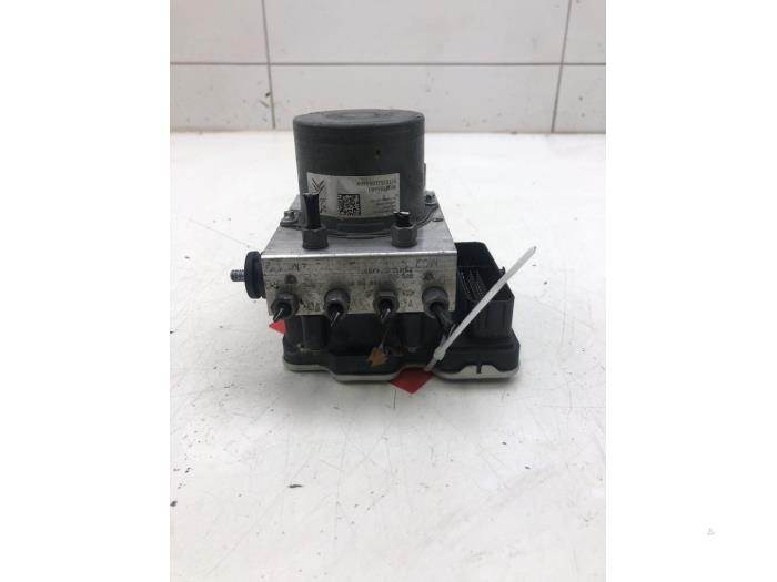 Used ABS pump Opel Grandland (X) 1.6 Turbo 16V Hybrid4 Price € 261,45 Margin scheme offered by Wessel Parts & Service B.V.