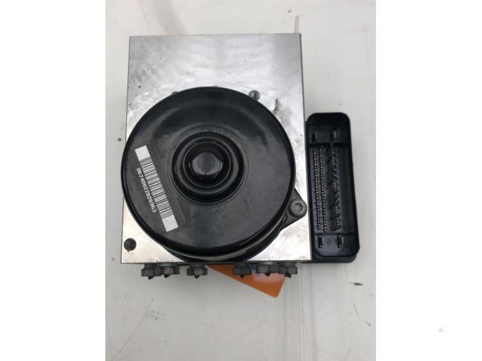 Usagé Bloc ABS Mercedes C (W203) 3.0 C-320 CDI V6 24V Prix € 103,95 Règlement à la marge proposé par Wessel Parts & Service B.V.