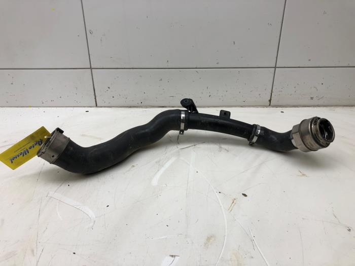Gebrauchte Intercooler Schlauch Renault Captur I (2R) 1.3 TCE 150 16V Preis € 131,25 Margenregelung angeboten von Wessel Parts & Service B.V.