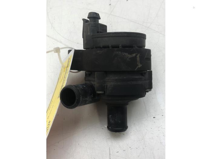 Usagé Pompe à eau Mercedes Sprinter 3,5t (906.63) 319 CDI,BlueTEC V6 24V Prix € 40,95 Règlement à la marge proposé par Wessel Parts & Service B.V.