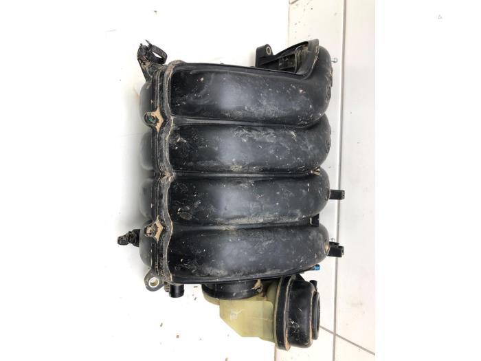 Używane Kolektor dolotowy Toyota Auris (E18) 1.6 Dual VVT-i 16V Cena € 103,95 Procedura marży oferowane przez Wessel Parts & Service B.V.