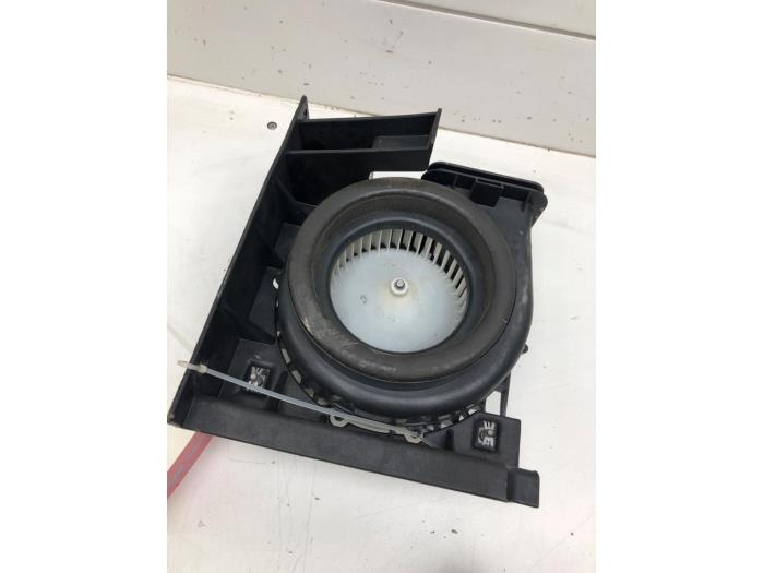 Heating and ventilation fan motor Opel Ampera 1.4 16V - 13503306