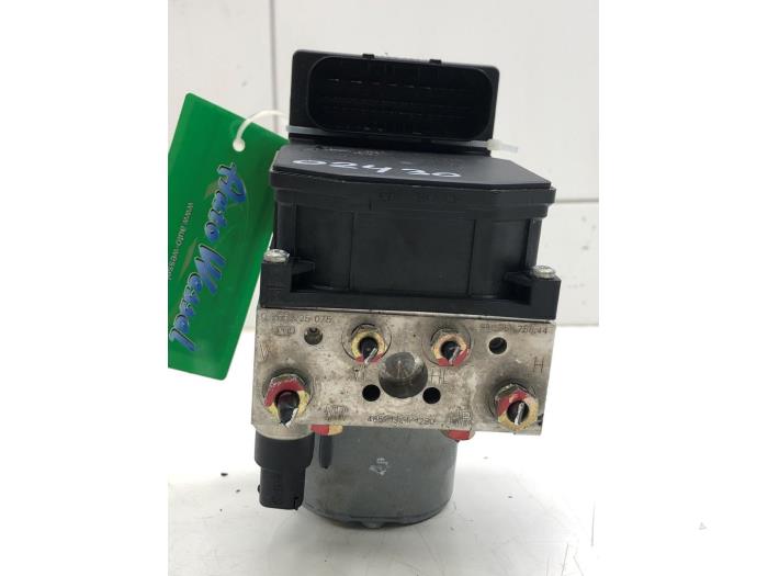 Usagé Pompe ABS Porsche Boxster (986) 2.7 24V Prix € 471,45 Règlement à la marge proposé par Wessel Parts & Service B.V.