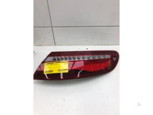 Usados Luz trasera derecha Mercedes E (R238) E-300 2.0 Turbo 16V Precio € 299,00 Norma de margen ofrecido por Autobedrijf G.H. Wessel B.V.