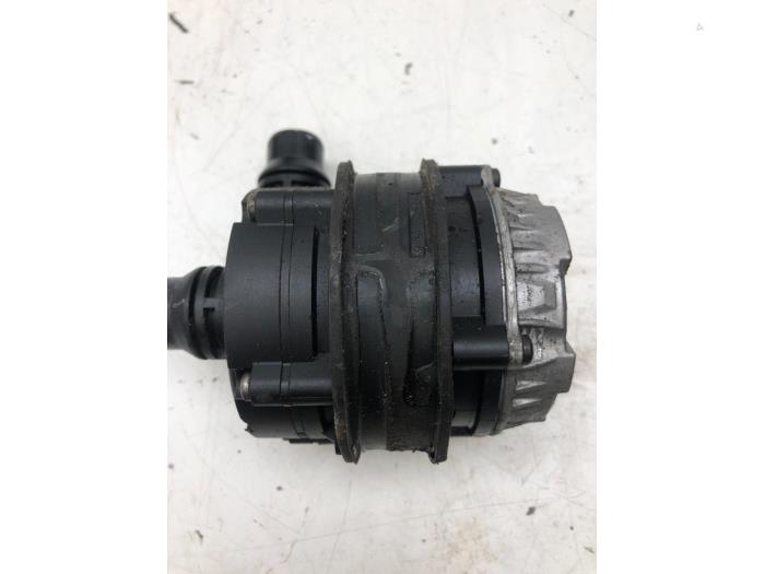 Begagnade Vattenpump Mercedes E (R238) E-300 2.0 Turbo 16V Pris € 51,45 Marginaltabell erbjuds av Wessel Parts & Service B.V.