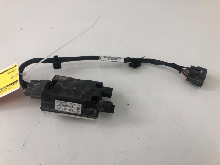Usagé Module pompe carburant Opel Movano 2.3 CDTi 16V FWD Prix € 72,45 Règlement à la marge proposé par Wessel Parts & Service B.V.