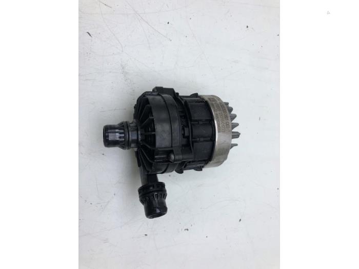 Begagnade Extra vattenpump Mercedes C Estate (S206) C-200d 2.0 Turbo 16V Pris € 82,95 Marginaltabell erbjuds av Wessel Parts & Service B.V.
