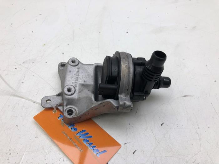 Begagnade Extra vattenpump Mercedes C Estate (S206) C-200d 2.0 Turbo 16V Pris € 40,95 Marginaltabell erbjuds av Wessel Parts & Service B.V.